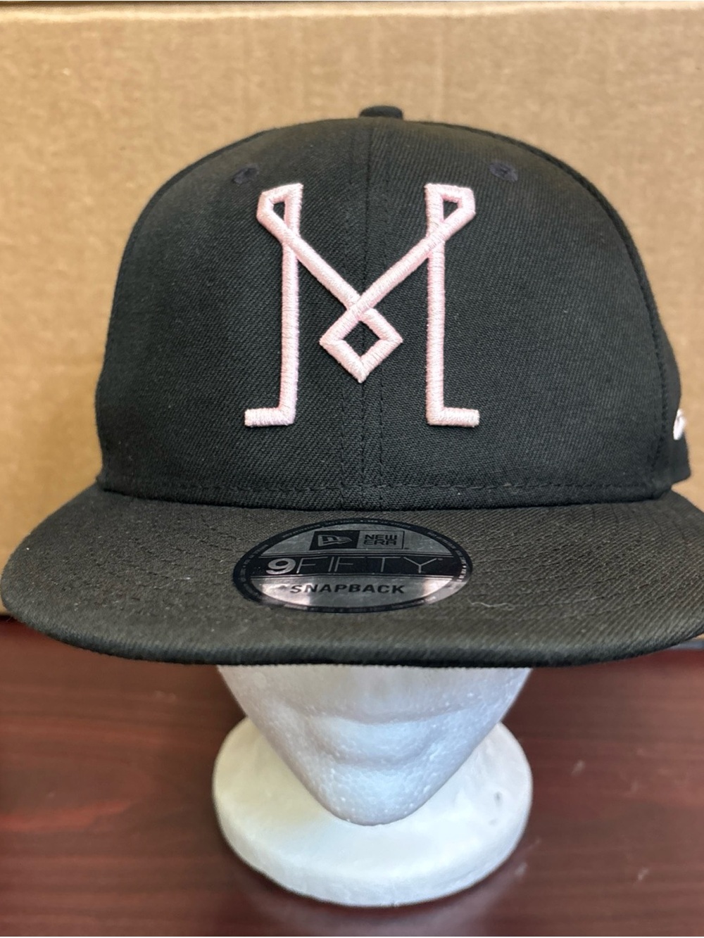 Inter Miami CF Hat Cap SnapBack Mens One Size Black MLS Soccer New Era Pink Logo